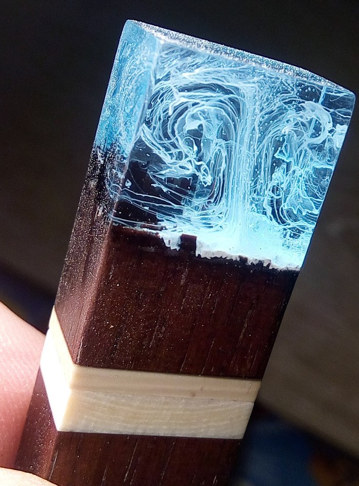 Пример светильника из эпоксидной смолы